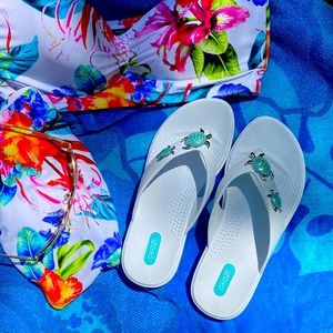 NEW  oka  B flip flop sandals